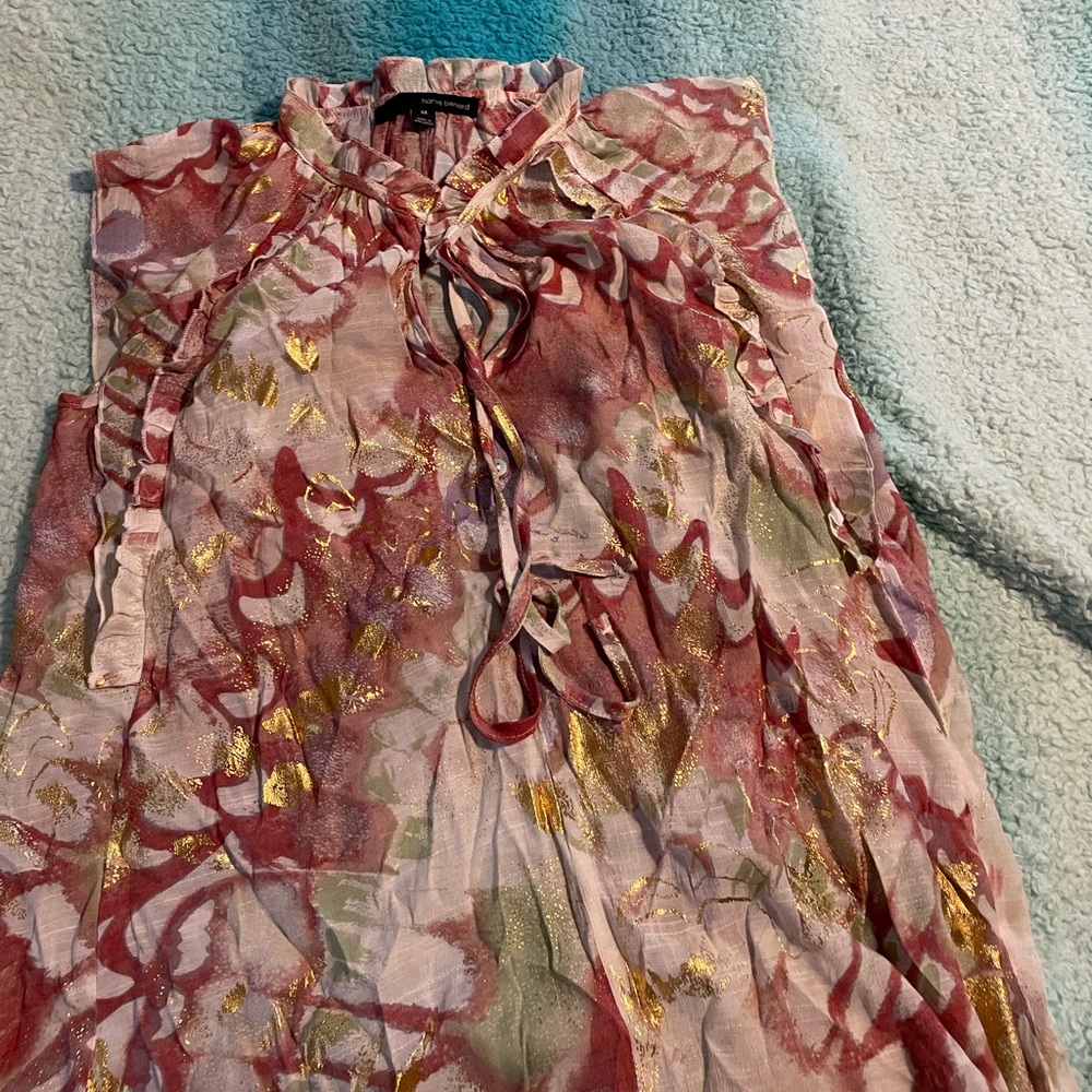 Cute top pink gold and some green in it